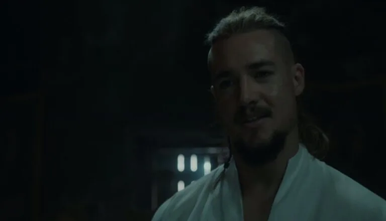 Момент из 8 серии 4 сезона